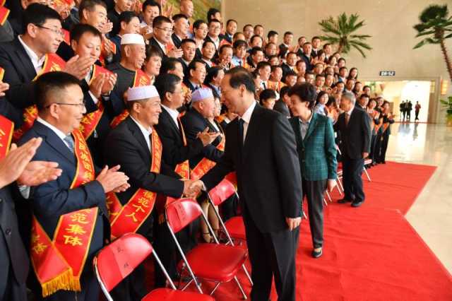宁夏召开第八次民族团结进步表彰大会 70个集体130位个人获表彰(附名单) 微信图片_20180913110625.jpg
